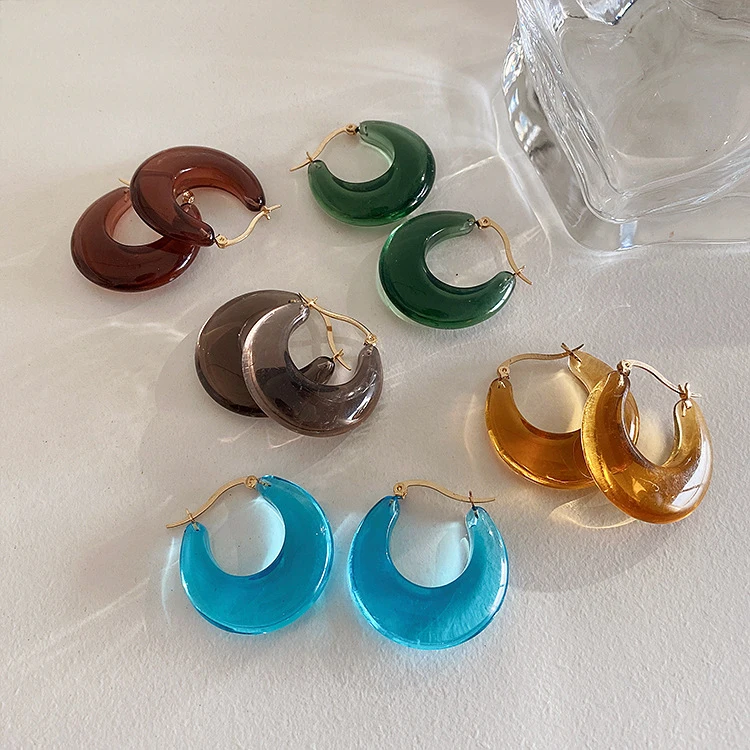 French retro curved geometric acrylic hug earrings color resin hoop earrings female accessories
French retro curved geometric acrylic hug earrings color resin hoop earrings female accessories
