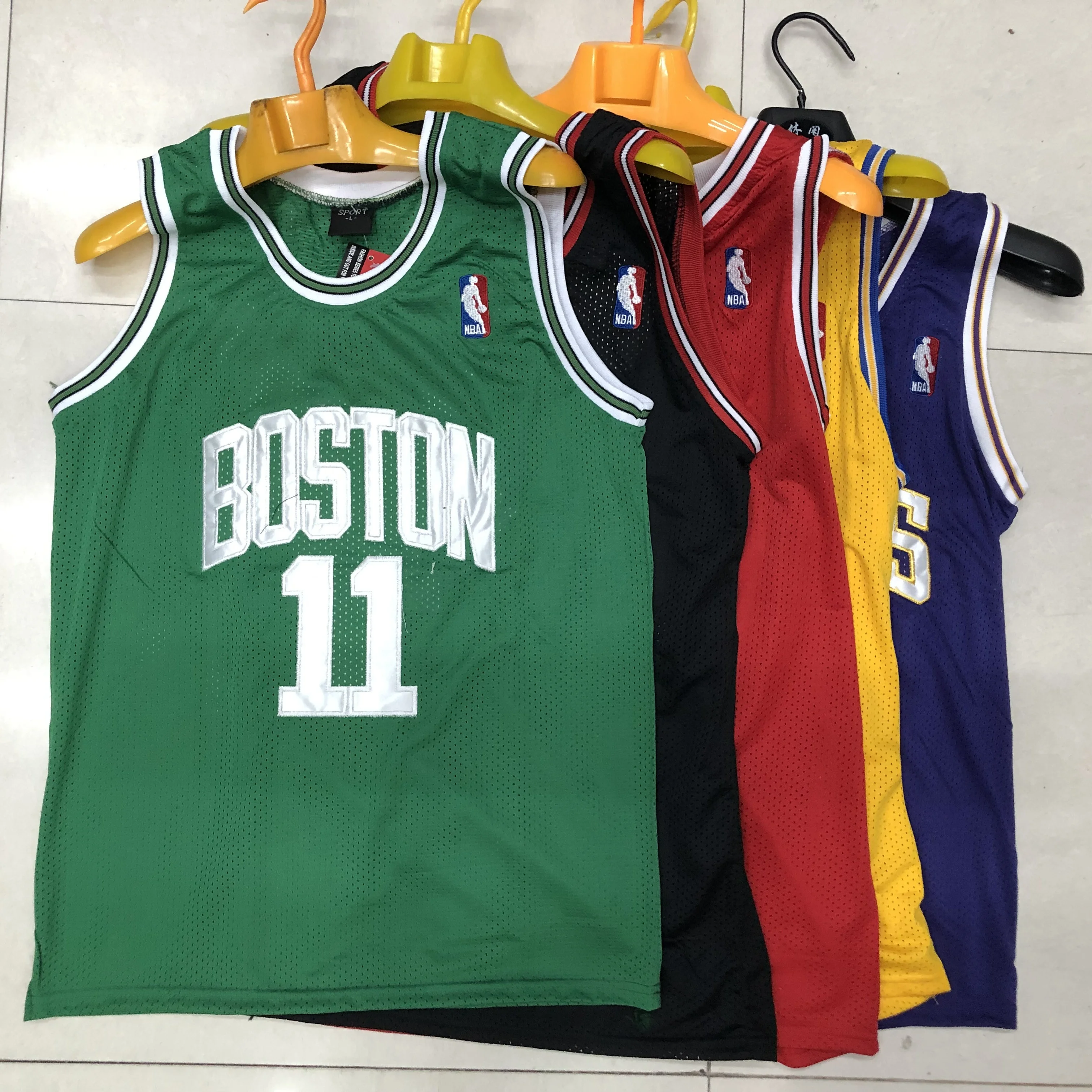 2.99 USD MY083 High quality summer sport wear sleeveless breathable Men Gym Vest Tank Tops, men singlet gym, running singlet men, Mix color same as picture
2.99 USD MY083 High quality summer sport wear sleeveless breathable Men Gym Vest Tank Tops, men singlet gym, running singlet men, Mix color same as picture