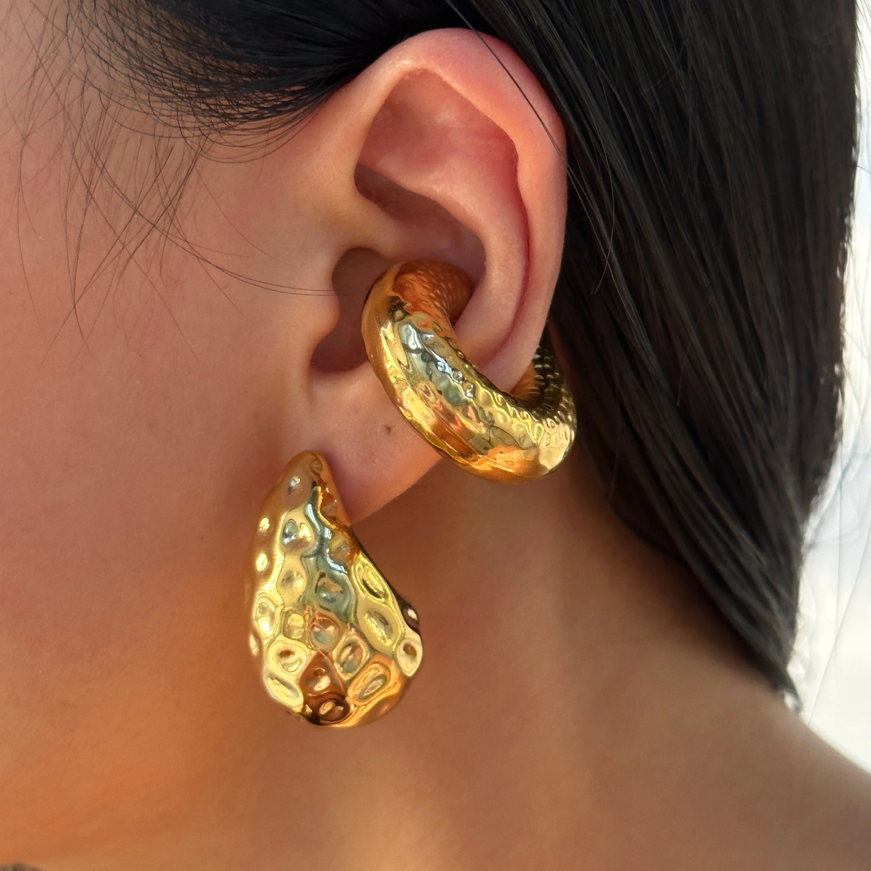 2024 NEW Autumn Winter 18k Gold Plated Unique Hypoallergenic Stainless Steel Slope Ornament Hollow Tear Earrings For Women
2024 NEW Autumn Winter 18k Gold Plated Unique Hypoallergenic Stainless Steel Slope Ornament Hollow Tear Earrings For Women