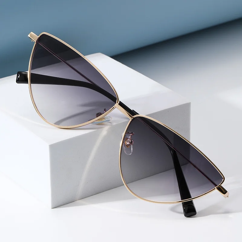 LBAshades Small frame cat eye sunglasses metal frame Y2K gafas de sol trend men and women sunglasses
LBAshades Small frame cat eye sunglasses metal frame Y2K gafas de sol trend men and women sunglasses