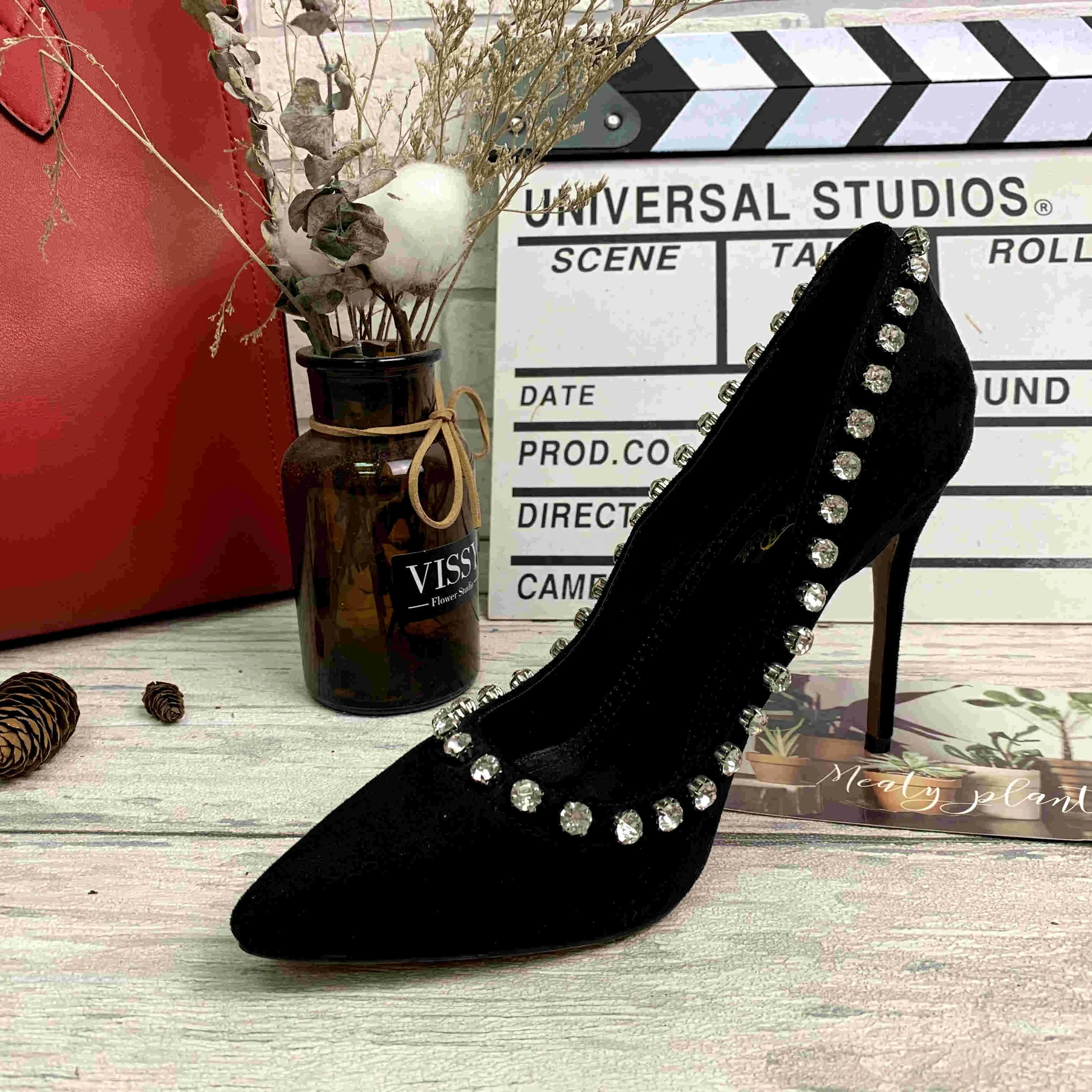 2021 spring new shallow mouth edge diamond suede pointed stiletto high heels European and American large size wholesale, Black
2021 spring new shallow mouth edge diamond suede pointed stiletto high heels European and American large size wholesale, Black