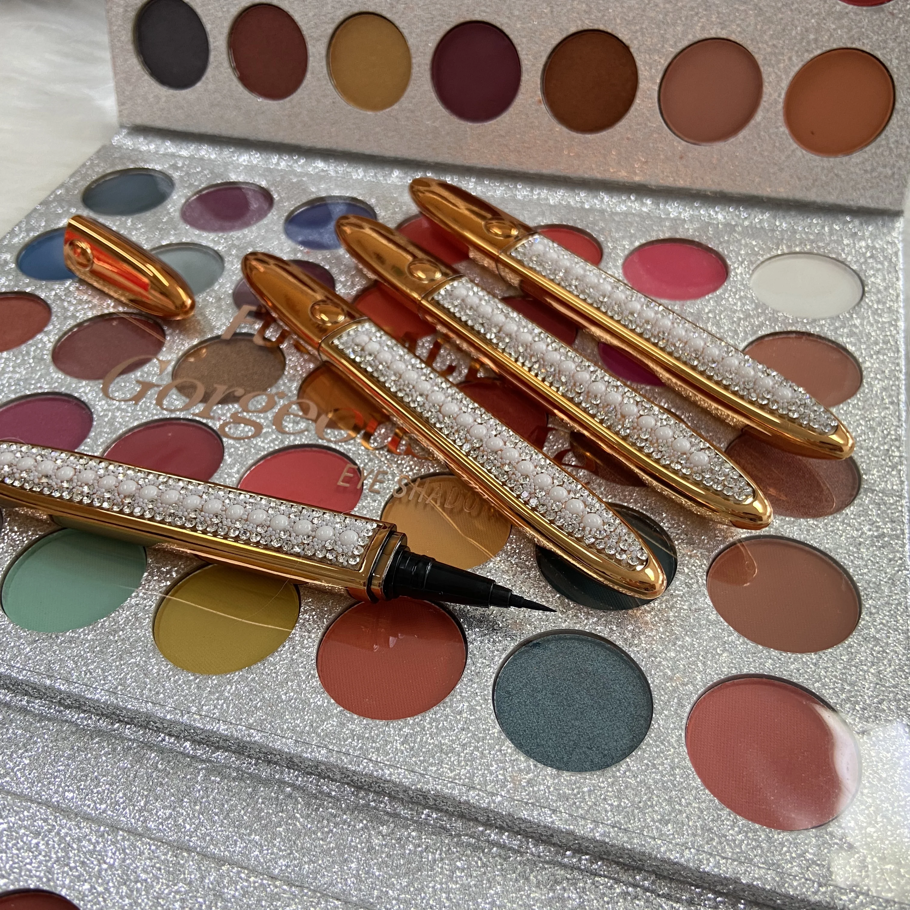 Custom liquid eyeliner pencil clear/white/black eyeliner glue pen gel lash glue eye liner pencil private label eyeliner pen
Custom liquid eyeliner pencil clear/white/black eyeliner glue pen gel lash glue eye liner pencil private label eyeliner pen