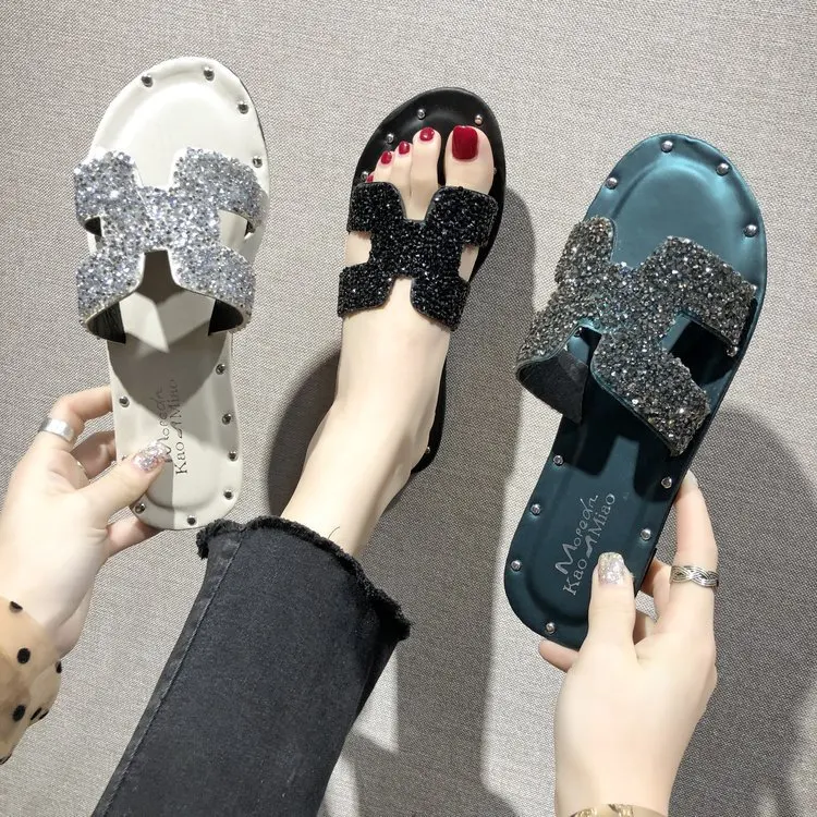 Wholesale Women Ladies Slippers Rhinestone Decoration Leather Wear Summer Flat Bottom Beach Sandals Slippers, As the picture display
Wholesale Women Ladies Slippers Rhinestone Decoration Leather Wear Summer Flat Bottom Beach Sandals Slippers, As the picture display