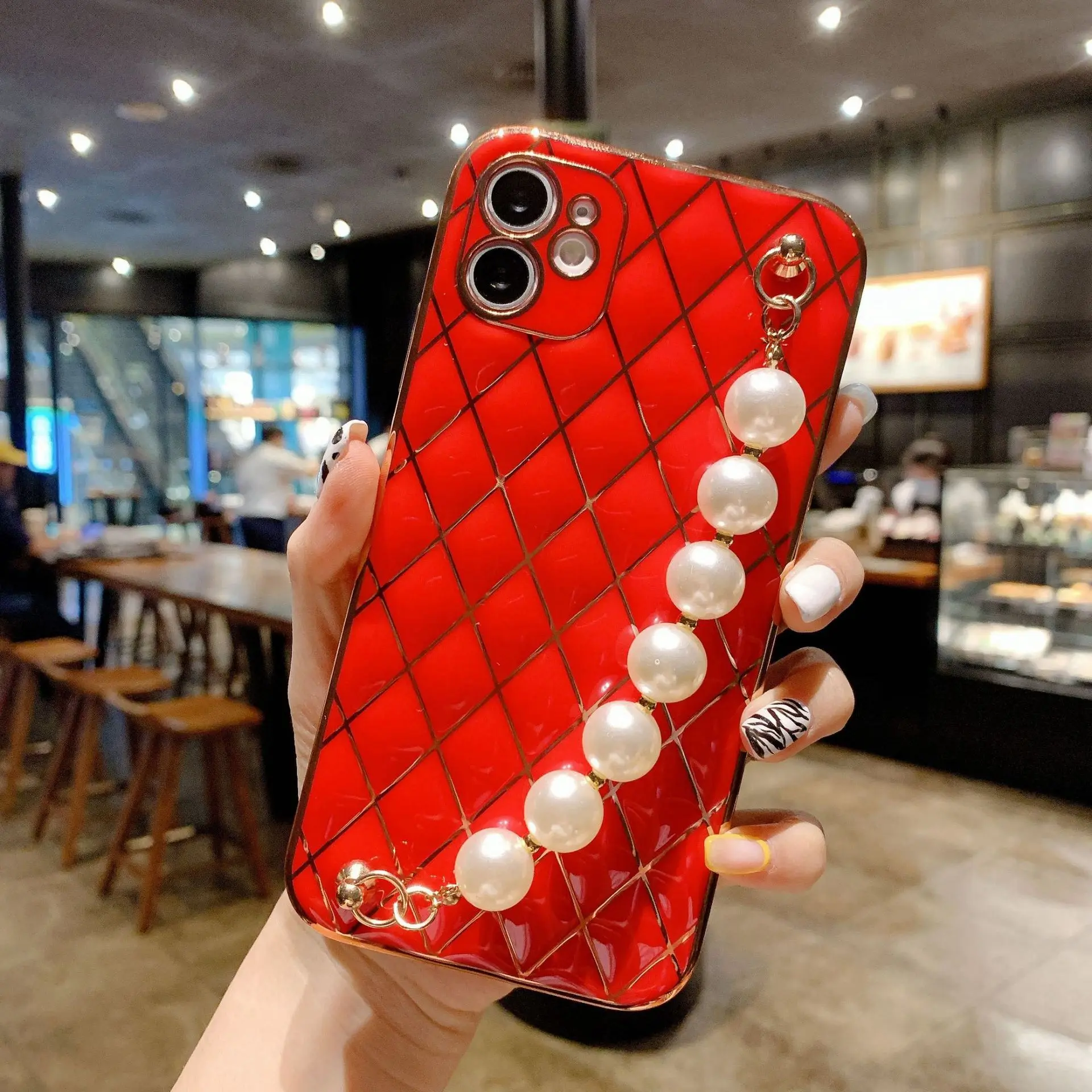 Fashion Pearl Chain Plating Casing Grid Shockproof TPU Glossy Phone Case for iPhone 12 11 Pro Max High Quality Cover, 7 colors
Fashion Pearl Chain Plating Casing Grid Shockproof TPU Glossy Phone Case for iPhone 12 11 Pro Max High Quality Cover, 7 colors