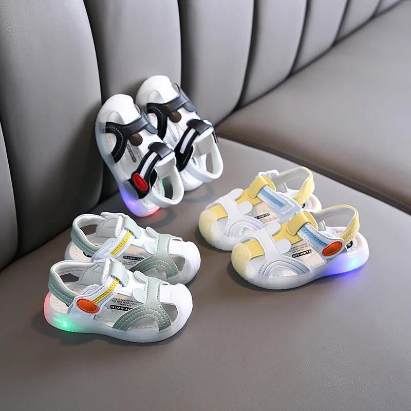 Children LED Luminous Sandals Anti-collision Soft Bottom Beach Glowing Shoes Kids Fashion Lightweight Casual Light Up Sandals, Black yellow green
Children LED Luminous Sandals Anti-collision Soft Bottom Beach Glowing Shoes Kids Fashion Lightweight Casual Light Up Sandals, Black yellow green