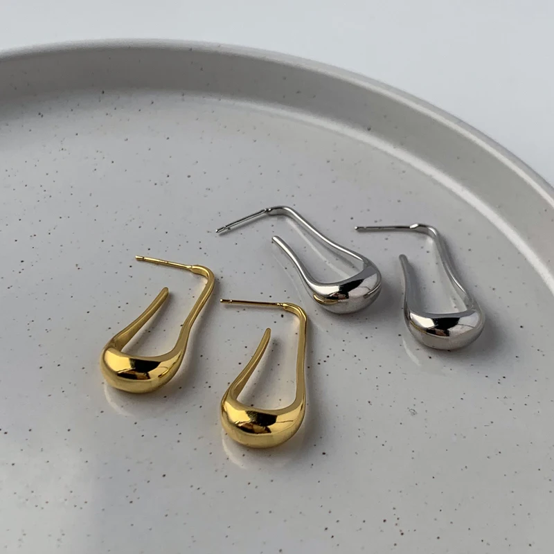 Vershal G-24 Retro 18k Gold Plated Minimalist High Quality U-shape Geometric Dangle Drop Earrings
Vershal G-24 Retro 18k Gold Plated Minimalist High Quality U-shape Geometric Dangle Drop Earrings