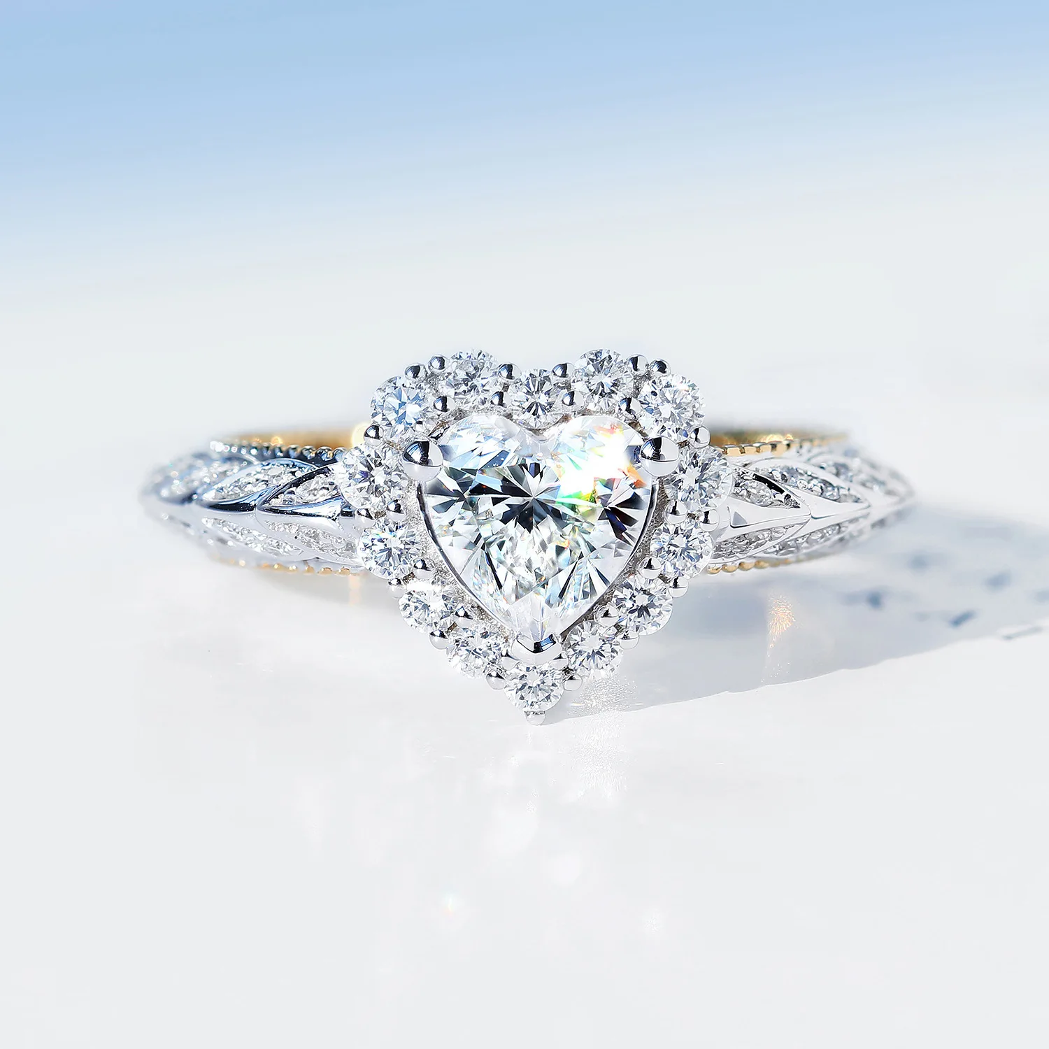 Fashion Jewelry KYRA01076 Shine 3A Zircon Heart Shape wedding Rings for Women, Silver
Fashion Jewelry KYRA01076 Shine 3A Zircon Heart Shape wedding Rings for Women, Silver