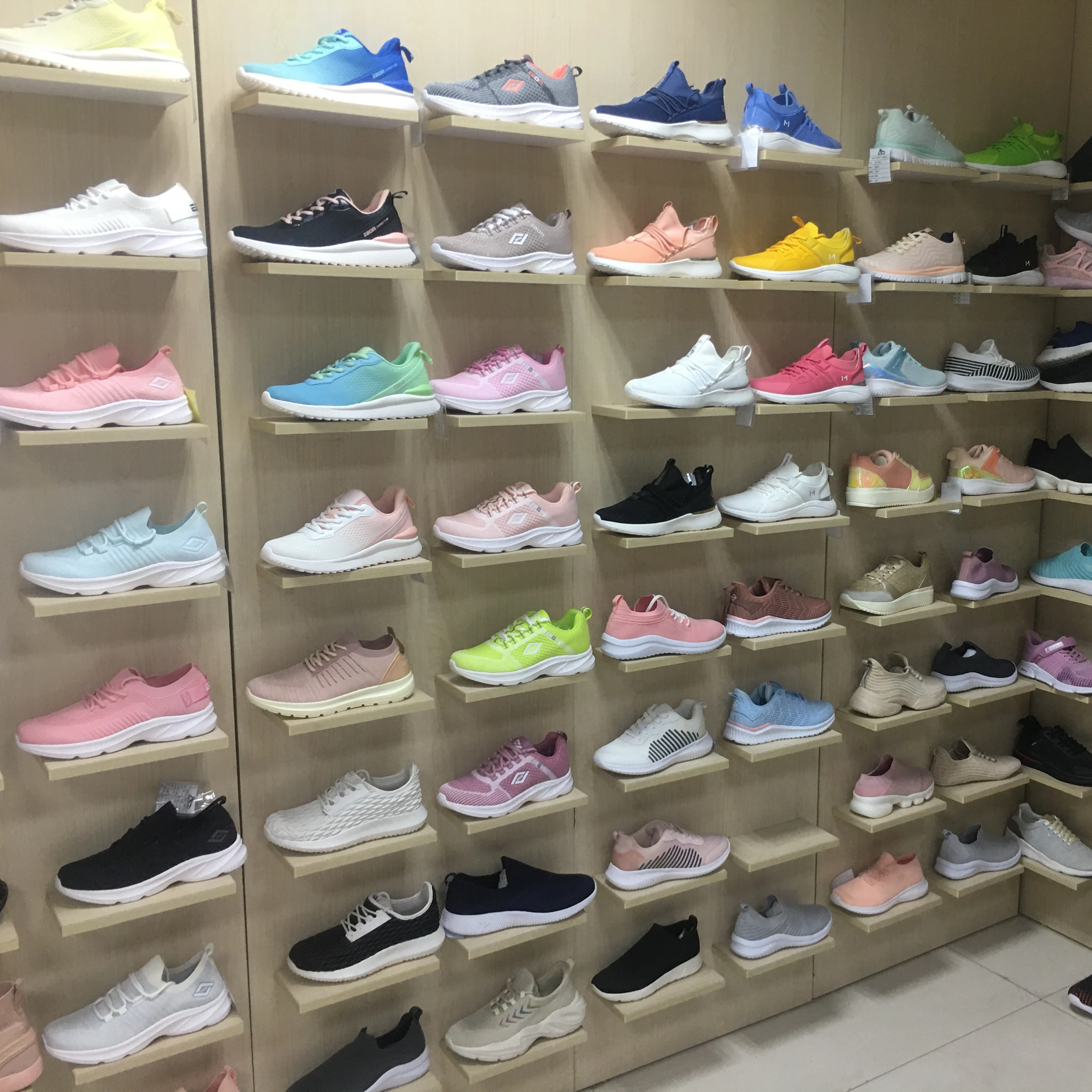 Wholesale men women shoes sports casual male sneakers shoes mixed type for lady kid stock shoes fashion sneakers
Wholesale men women shoes sports casual male sneakers shoes mixed type for lady kid stock shoes fashion sneakers