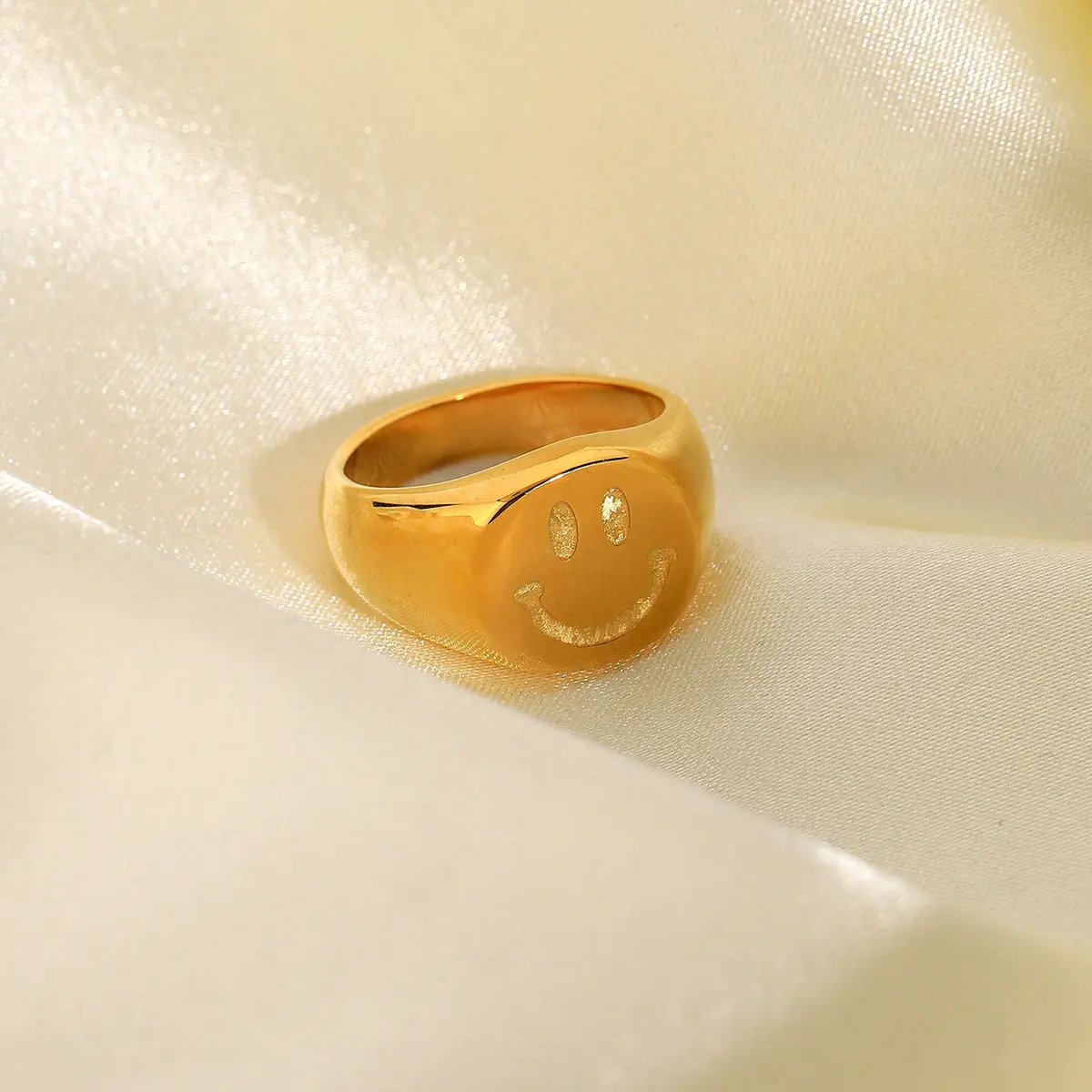 Hot Sale Fashion Trend Gift Jewelry Ring Stainless Steel Gold Plated Smile Face Ring, As picture shows
Hot Sale Fashion Trend Gift Jewelry Ring Stainless Steel Gold Plated Smile Face Ring, As picture shows