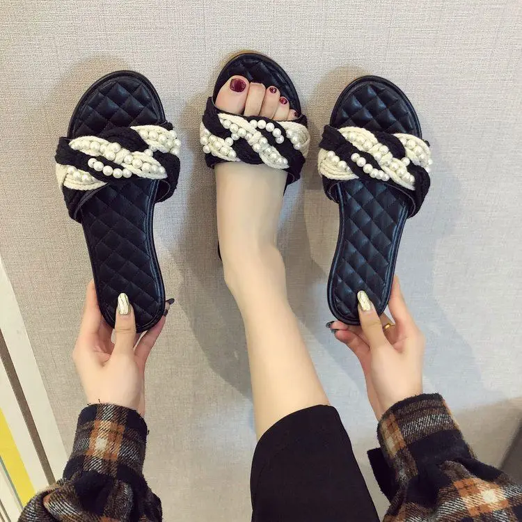 New Fashion Style Pearl Flat Sandals Plus Size Slippers Pearls Decorations Vinyl Slide Shoe. Lace Shoes-Woman
New Fashion Style Pearl Flat Sandals Plus Size Slippers Pearls Decorations Vinyl Slide Shoe. Lace Shoes-Woman