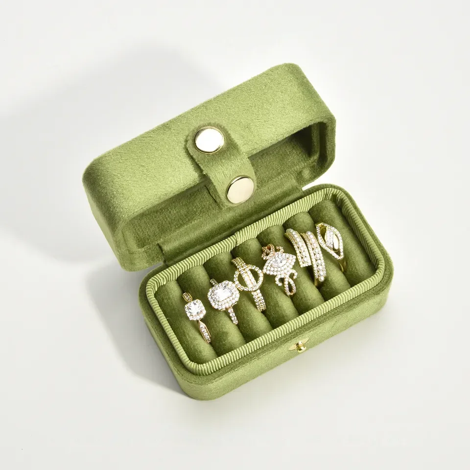 Wholesale vintage velvet jewelry Packaging box Jewelry gift box Ring earrings storage box Jewelry organizer
Wholesale vintage velvet jewelry Packaging box Jewelry gift box Ring earrings storage box Jewelry organizer