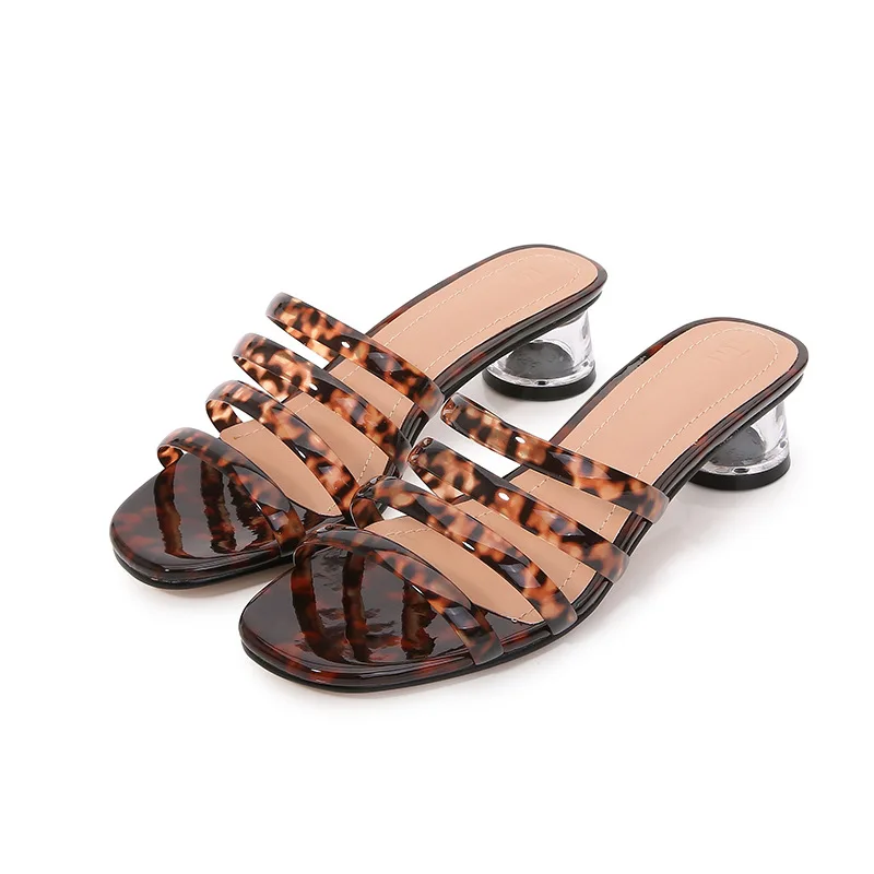 Women's shoes In summer European and American style new simple cool slippers women 2020 versatile comfortable wear low heel tran
Women's shoes In summer European and American style new simple cool slippers women 2020 versatile comfortable wear low heel tran