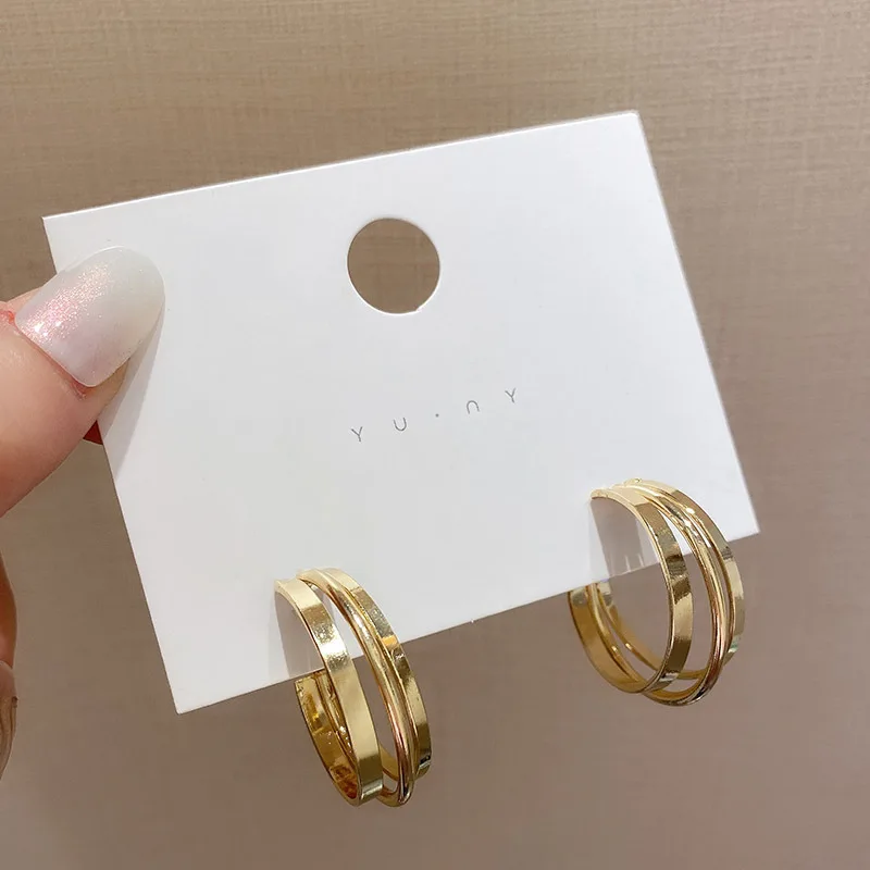 JUHU 2021 New Fashion Temperament Metal Hollow Earrings Simple Personality Alloy Earrings Girls Jewelry Wholesale
JUHU 2021 New Fashion Temperament Metal Hollow Earrings Simple Personality Alloy Earrings Girls Jewelry Wholesale
