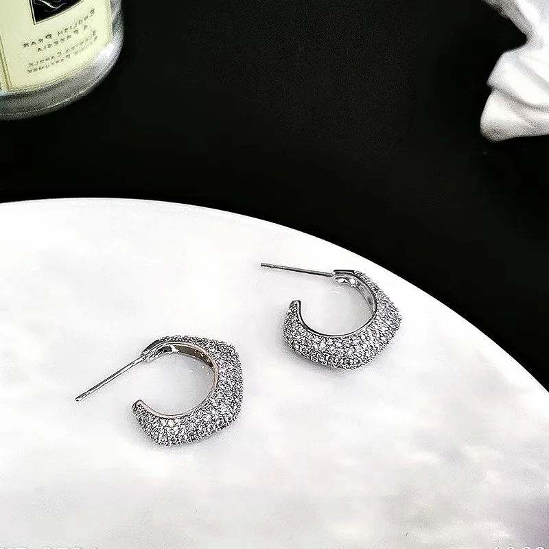 Luxury Shiny Full Crystal Rhinestone Round Circle Hoop Earrings Micro Paved Cubic Zirconia C Shape Hoop Earrings
Luxury Shiny Full Crystal Rhinestone Round Circle Hoop Earrings Micro Paved Cubic Zirconia C Shape Hoop Earrings