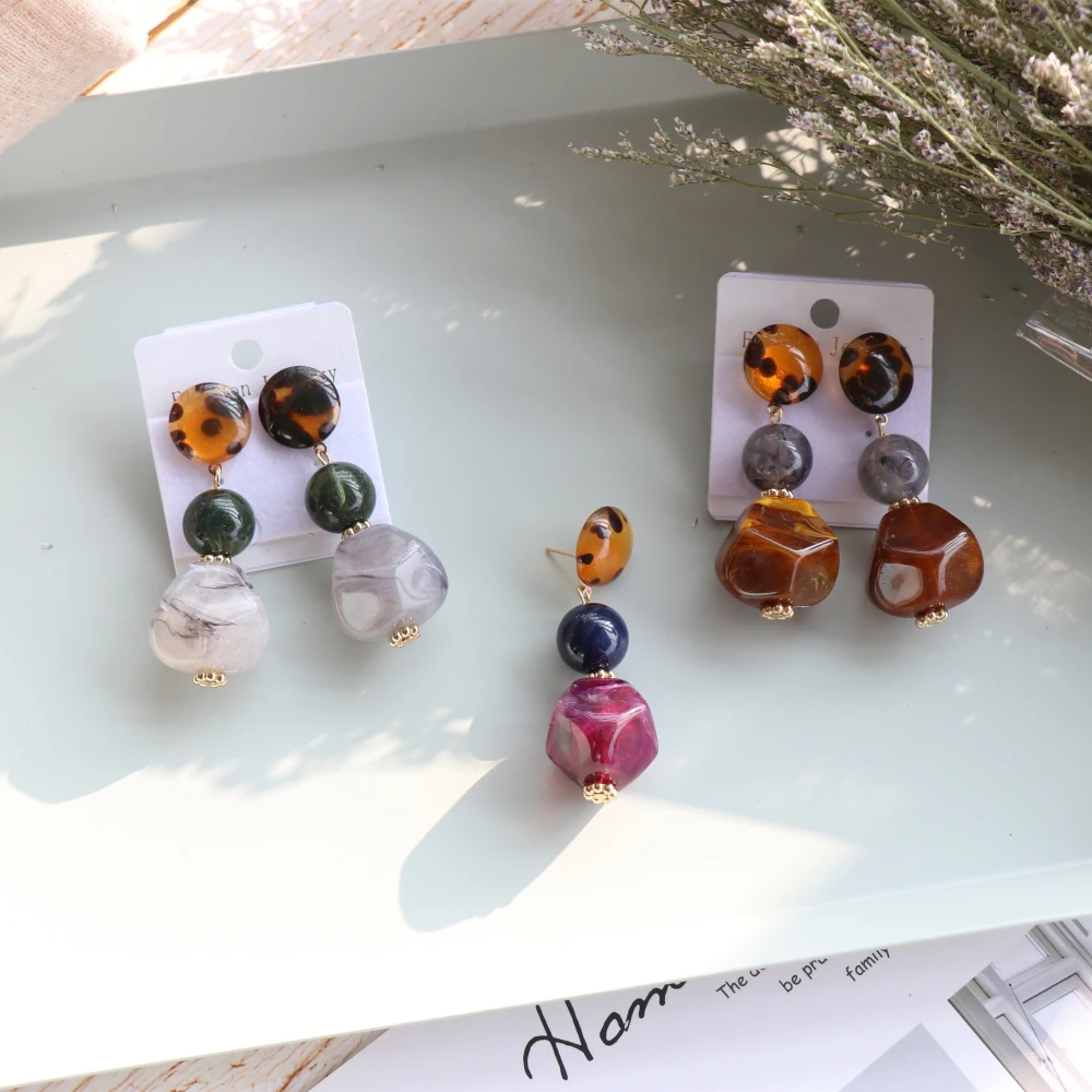 Women's Elegant Temperament Long Geometric Drop Resin Earrings Vintage Jewelry, Colorful
Women's Elegant Temperament Long Geometric Drop Resin Earrings Vintage Jewelry, Colorful