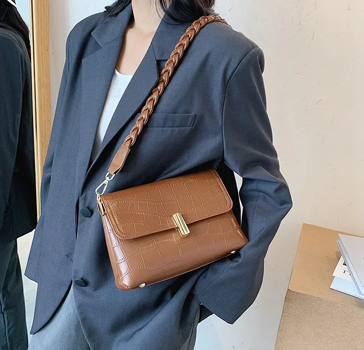 Fashion Ladies Special Bamboo Handle Handbag Alligator Pattern Genuine Leather Shoulder Bag Wholesale
Fashion Ladies Special Bamboo Handle Handbag Alligator Pattern Genuine Leather Shoulder Bag Wholesale