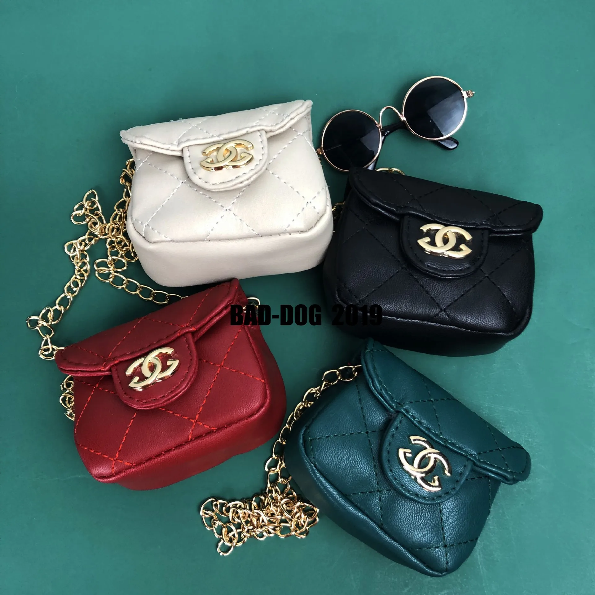 Classic Luxury Brand Dog Bag Shoulder Bag for Pet Dog Cat Dog Accessories Pet Outwear Decoration, As picture
Classic Luxury Brand Dog Bag Shoulder Bag for Pet Dog Cat Dog Accessories Pet Outwear Decoration, As picture
