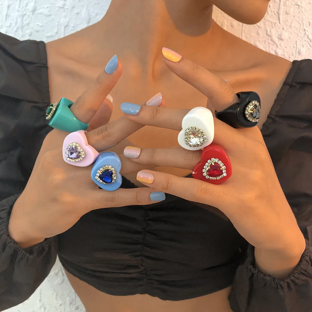 2022 rings for women Hot girl diamond ring light heart shape resin acrylic chunky rings
2022 rings for women Hot girl diamond ring light heart shape resin acrylic chunky rings