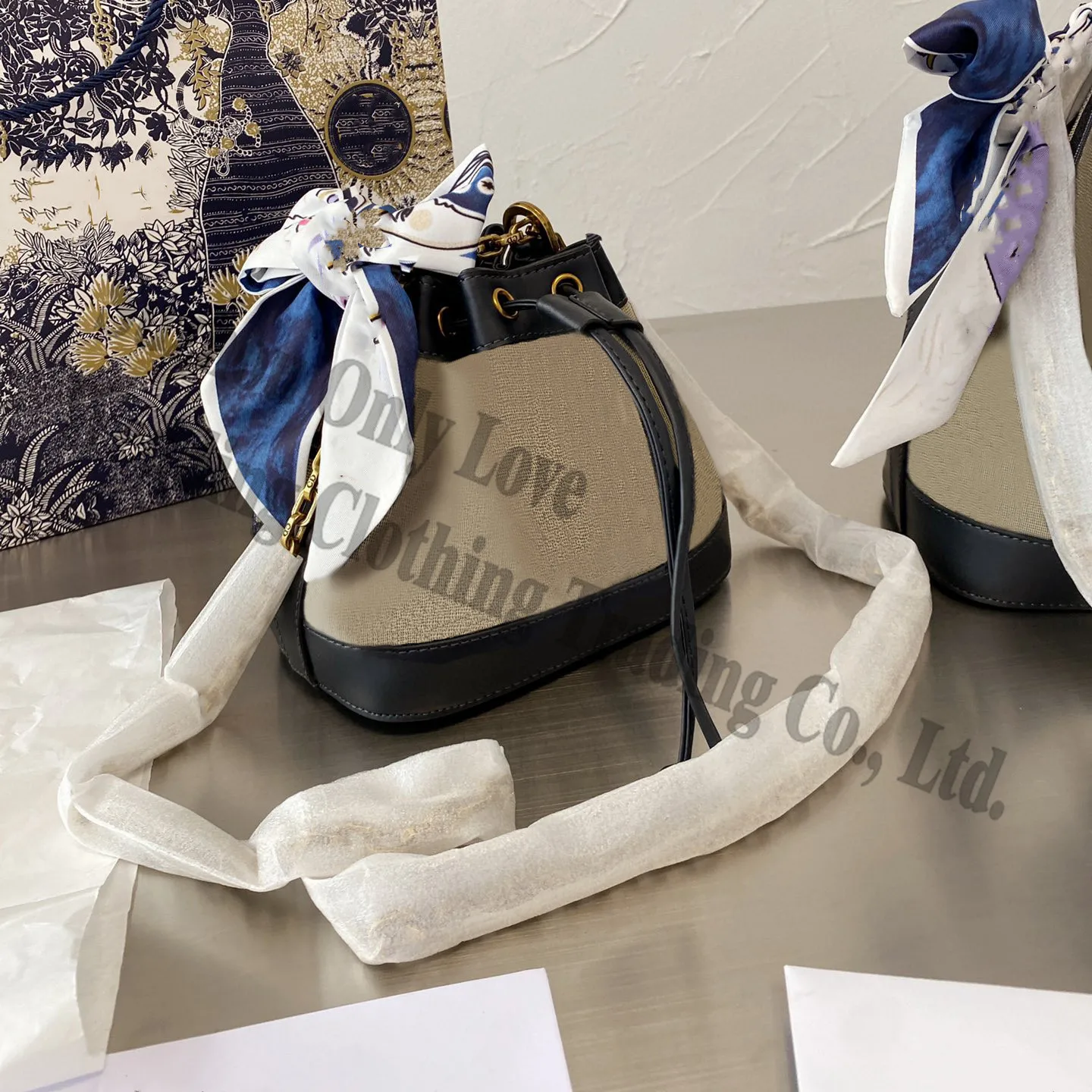 Top Qulity 3D Bucket Shoulder Bag With Chain Scarves Good Price Barrel Round Crossbody bags
Top Qulity 3D Bucket Shoulder Bag With Chain Scarves Good Price Barrel Round Crossbody bags