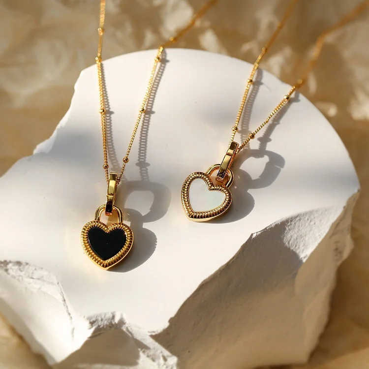 Wholesale New No Fade 316l Titanium Steel Black White Double-Sided Seashell Love Pendants For Necklace
Wholesale New No Fade 316l Titanium Steel Black White Double-Sided Seashell Love Pendants For Necklace