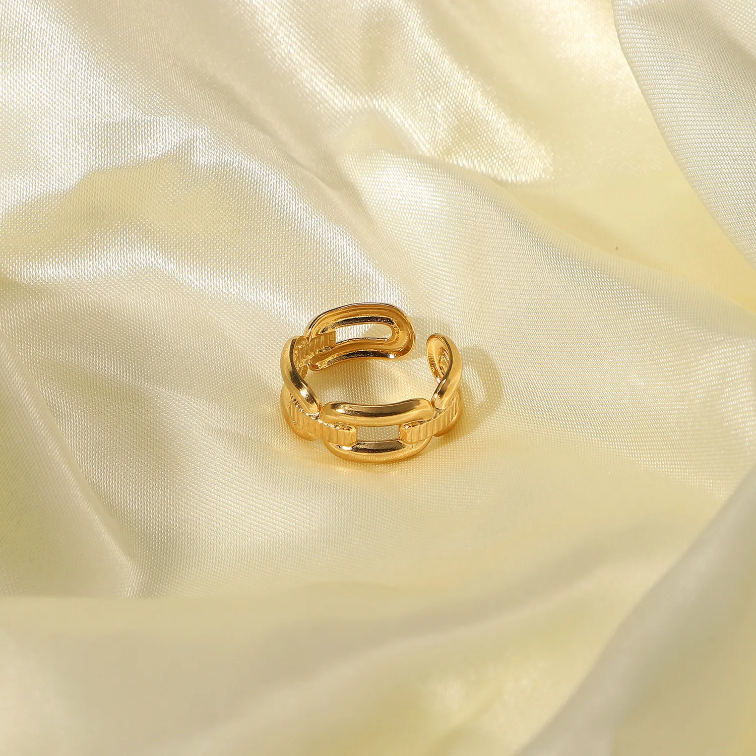 Factory Wholesale Simple Adjustable Loop Linking 18k Gold Stainless Steel Women's Rings
Factory Wholesale Simple Adjustable Loop Linking 18k Gold Stainless Steel Women's Rings