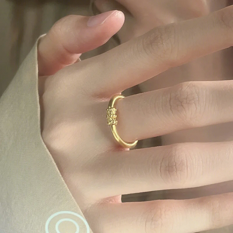 Anillo de lotus gold plated alloy engagement ring simple blessing lotus flower ring for women
Anillo de lotus gold plated alloy engagement ring simple blessing lotus flower ring for women