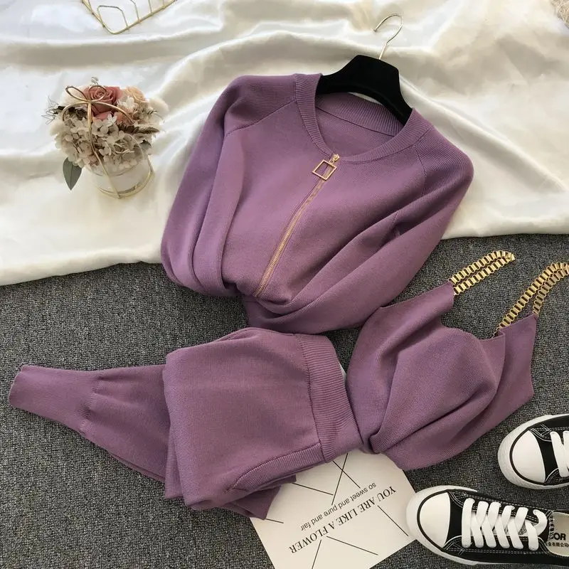2021 New arrival Sweet temperament chain vest knitted coat + small foot elastic pants women three piece set
2021 New arrival Sweet temperament chain vest knitted coat + small foot elastic pants women three piece set
