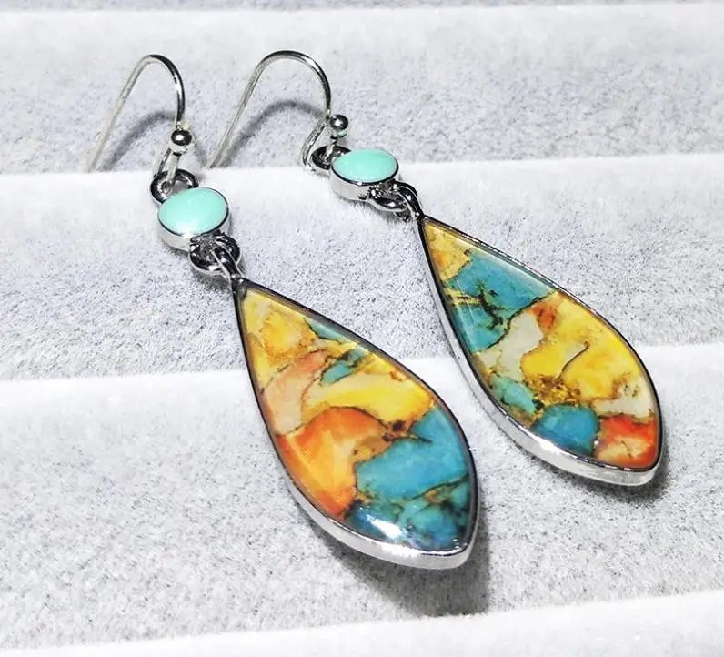 2020 European and American retro colorful glazed high-end earrings fashion jewelry
2020 European and American retro colorful glazed high-end earrings fashion jewelry
