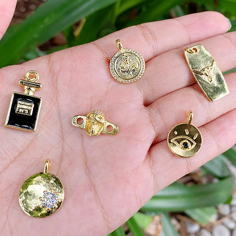 Zircon Lucky Pattern Coin Shape Pendant 18K Gold Plated DIY Jewelry Brass Accessories
Zircon Lucky Pattern Coin Shape Pendant 18K Gold Plated DIY Jewelry Brass Accessories