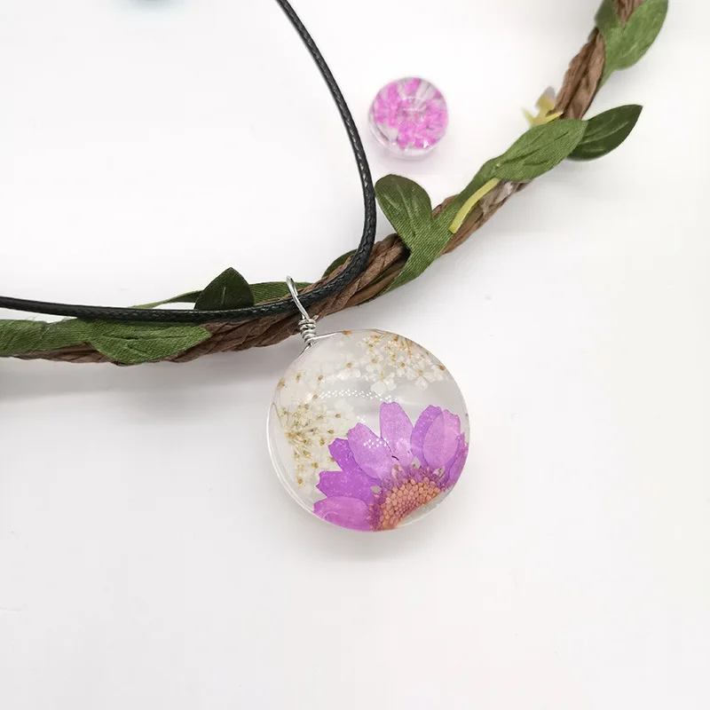 Hot selling creative treasure dried flower transparent glass crystal ball dried flower pendant necklace
Hot selling creative treasure dried flower transparent glass crystal ball dried flower pendant necklace
