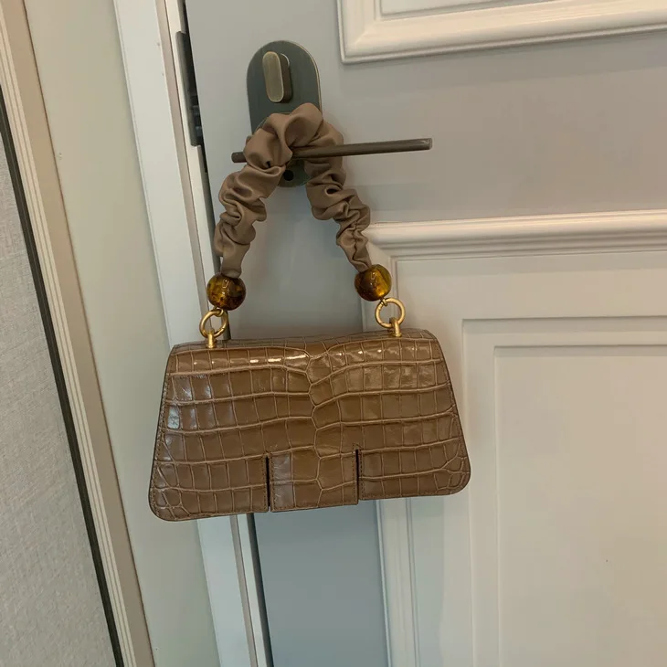 crocodile leather ladies handbags sling armpit shoulder bag custom cross women hand bag
crocodile leather ladies handbags sling armpit shoulder bag custom cross women hand bag