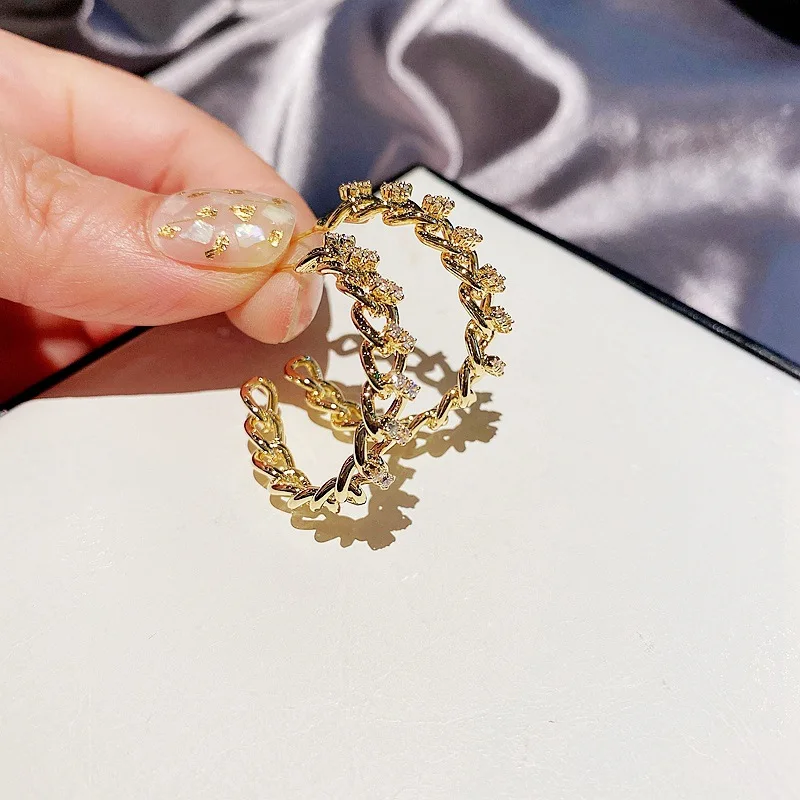 INS Hot Sale S925 Sterling Silver Needle Big Circle Stud Earrings Pave Crystal CZ Link Chain Hoop Earrings
INS Hot Sale S925 Sterling Silver Needle Big Circle Stud Earrings Pave Crystal CZ Link Chain Hoop Earrings