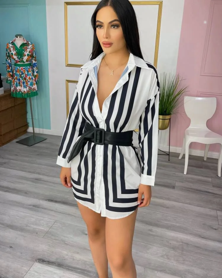 European and American women's clothing 2021 autumn fashion black and white printing leisure long sleeve shirt hot selling style
European and American women's clothing 2021 autumn fashion black and white printing leisure long sleeve shirt hot selling style