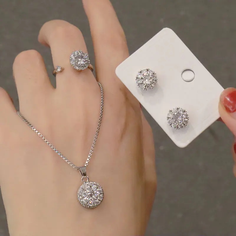 3 pcs/set Fashion Zircon Ring Earrings Necklace Rotating Crystal Silver Jewelry Set for Women Girls Accessories Gifts
3 pcs/set Fashion Zircon Ring Earrings Necklace Rotating Crystal Silver Jewelry Set for Women Girls Accessories Gifts