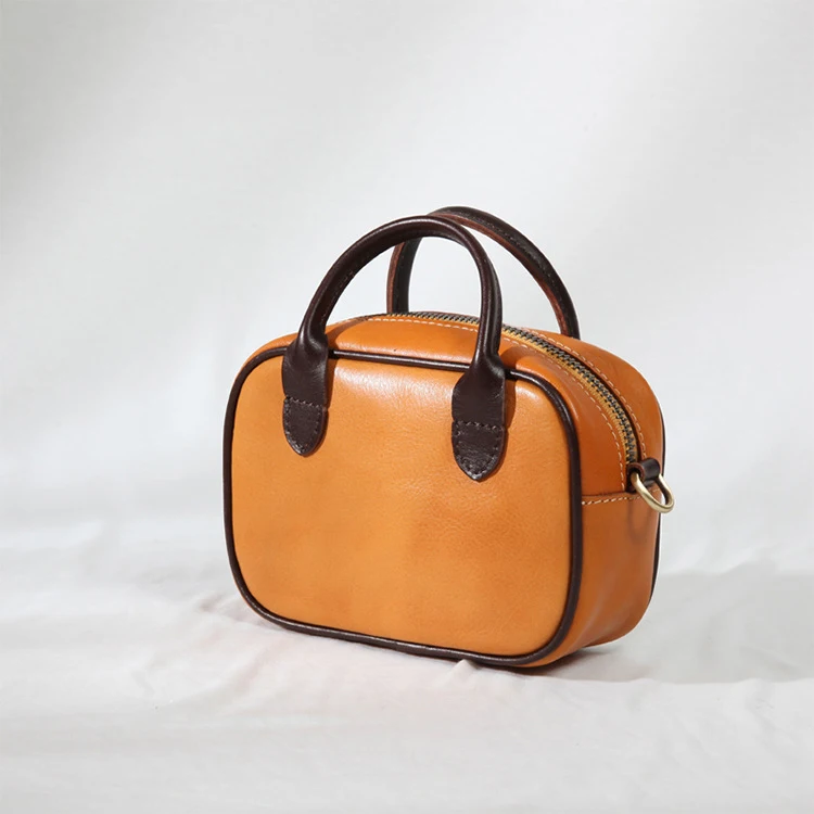 Handmade new leather handbags niche design vegetable tanned leather messenger bag, The same colors as the photos
Handmade new leather handbags niche design vegetable tanned leather messenger bag, The same colors as the photos