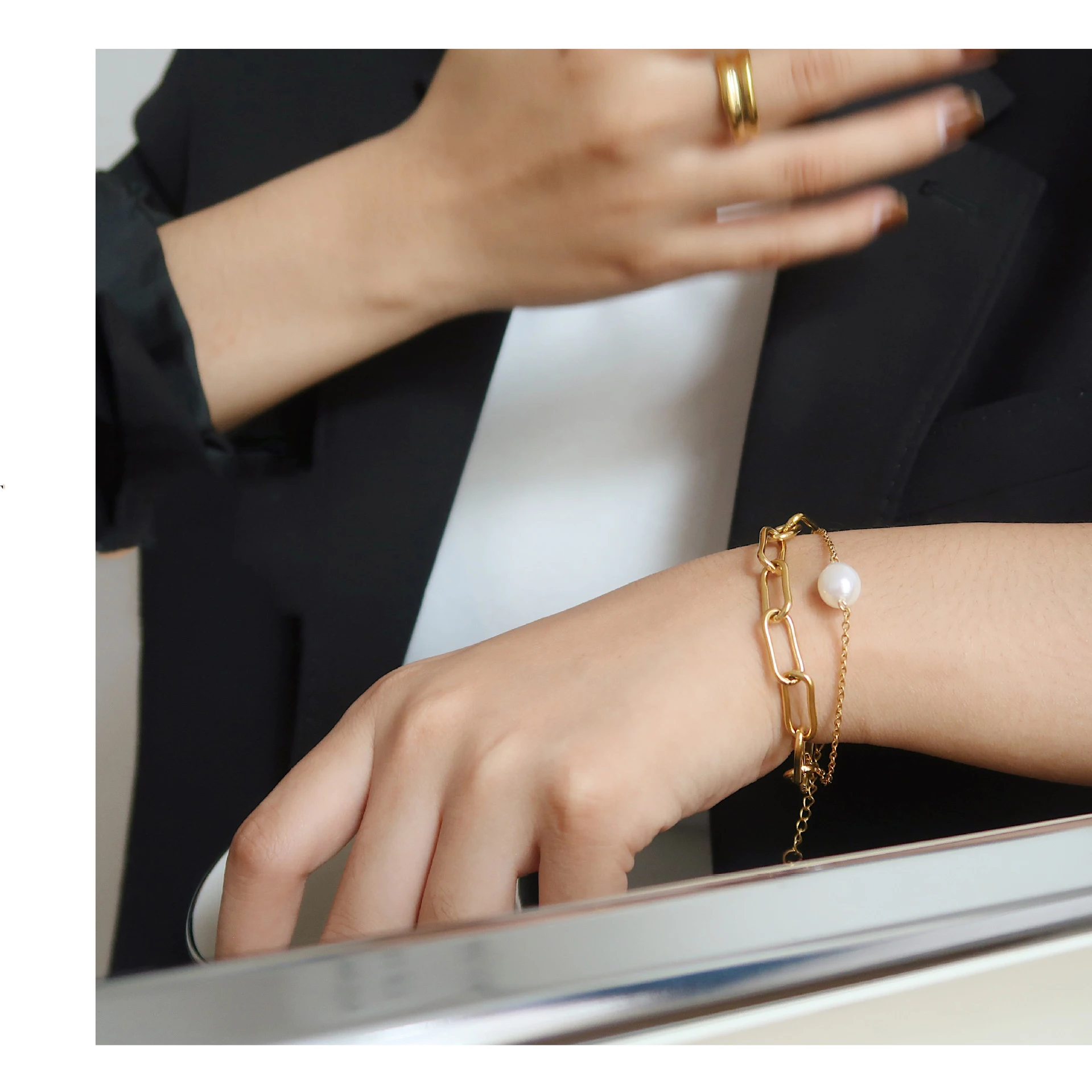 Instagram 2021 New Waterproof Jewelry 18K Gold Plated Double Layer Square Chain Natural Pearl Bracelet
Instagram 2021 New Waterproof Jewelry 18K Gold Plated Double Layer Square Chain Natural Pearl Bracelet