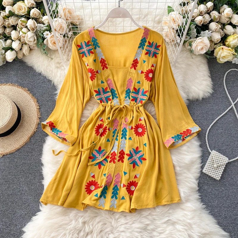 2020 Bohemian New Women Casual Holiday style Summer Style Dress Lady Embroidery V-neck Long sleeve Short Midi Dress
2020 Bohemian New Women Casual Holiday style Summer Style Dress Lady Embroidery V-neck Long sleeve Short Midi Dress