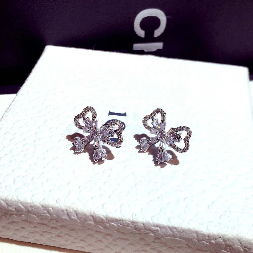 New Fashion Korean Stud Earrings For Women Earrings Silver Color Rhinestone Bow Earrings Female
New Fashion Korean Stud Earrings For Women Earrings Silver Color Rhinestone Bow Earrings Female