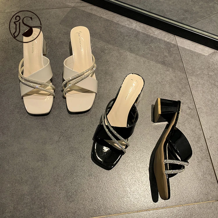 New fashion luxury slippers custom fancy designer slippers comfort soft women sandals 2021, Picture
New fashion luxury slippers custom fancy designer slippers comfort soft women sandals 2021, Picture
