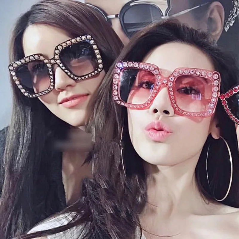 DCOPTICAL 2021 New Trendy Crystal Diamond Decoration Luxury Sun Glasses Big Frame Square Fashion Full Rim Ladies Women
DCOPTICAL 2021 New Trendy Crystal Diamond Decoration Luxury Sun Glasses Big Frame Square Fashion Full Rim Ladies Women