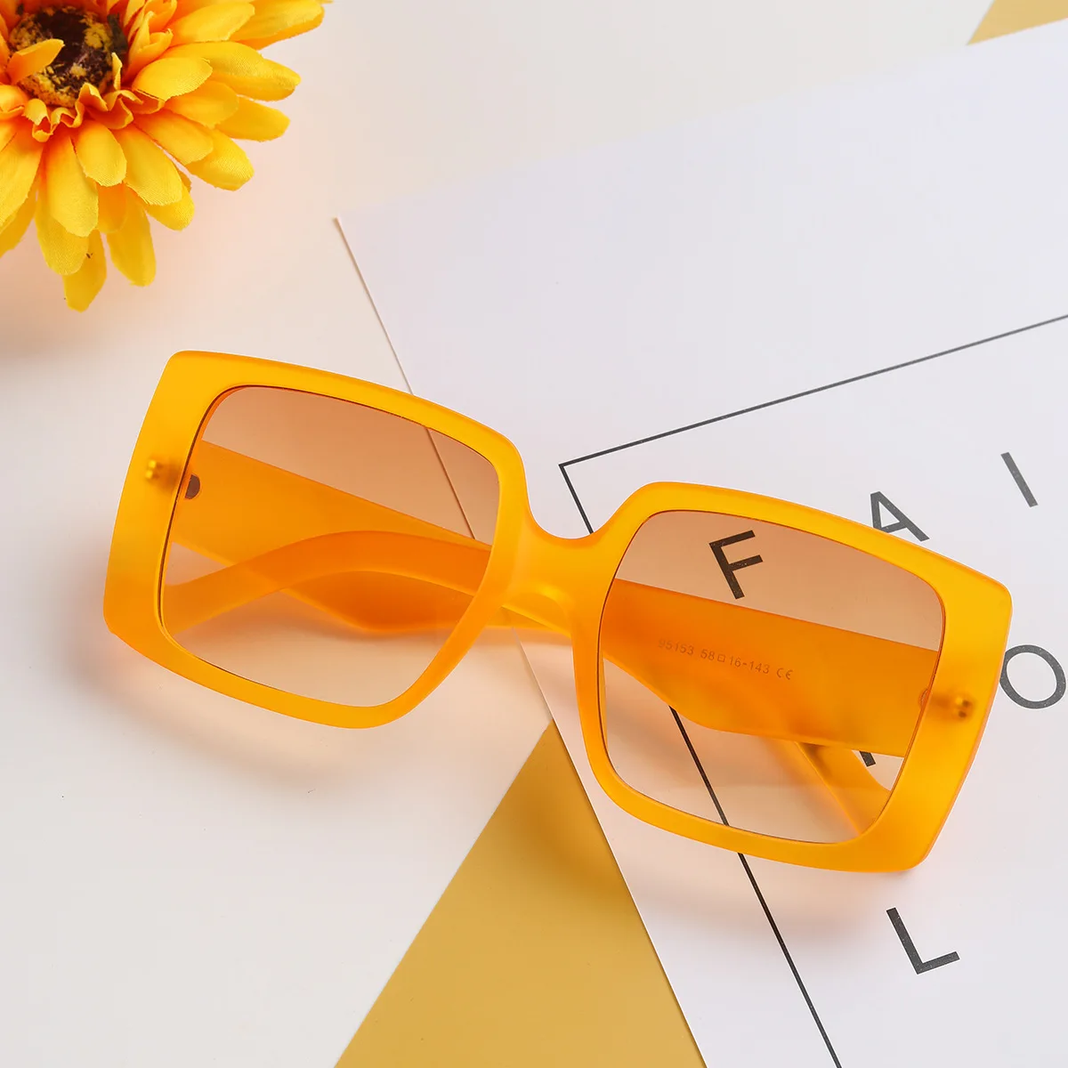 Jiuling eyewear 2022 Korean trend colorful luxury custom logo sun glasses oversized hot selling big frame designer sunglasses, Mix color or custom colors
Jiuling eyewear 2022 Korean trend colorful luxury custom logo sun glasses oversized hot selling big frame designer sunglasses, Mix color or custom colors