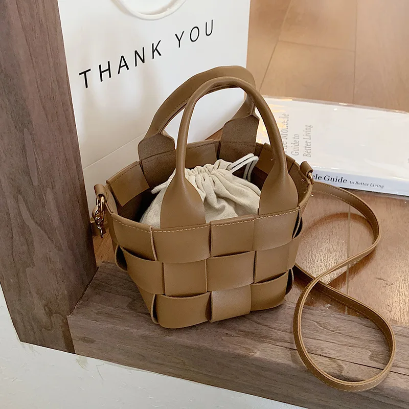 Woven messenger bag women hand bags 2021 crossbody handbags designer handbags famous brands, As picture showed
Woven messenger bag women hand bags 2021 crossbody handbags designer handbags famous brands, As picture showed