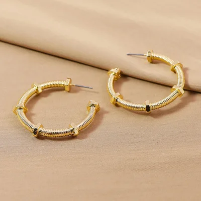 New Design Hip Hops Jewelry Real Gold Plated C Shape Circle Earrings Geometric Thread Circle Earrings
New Design Hip Hops Jewelry Real Gold Plated C Shape Circle Earrings Geometric Thread Circle Earrings