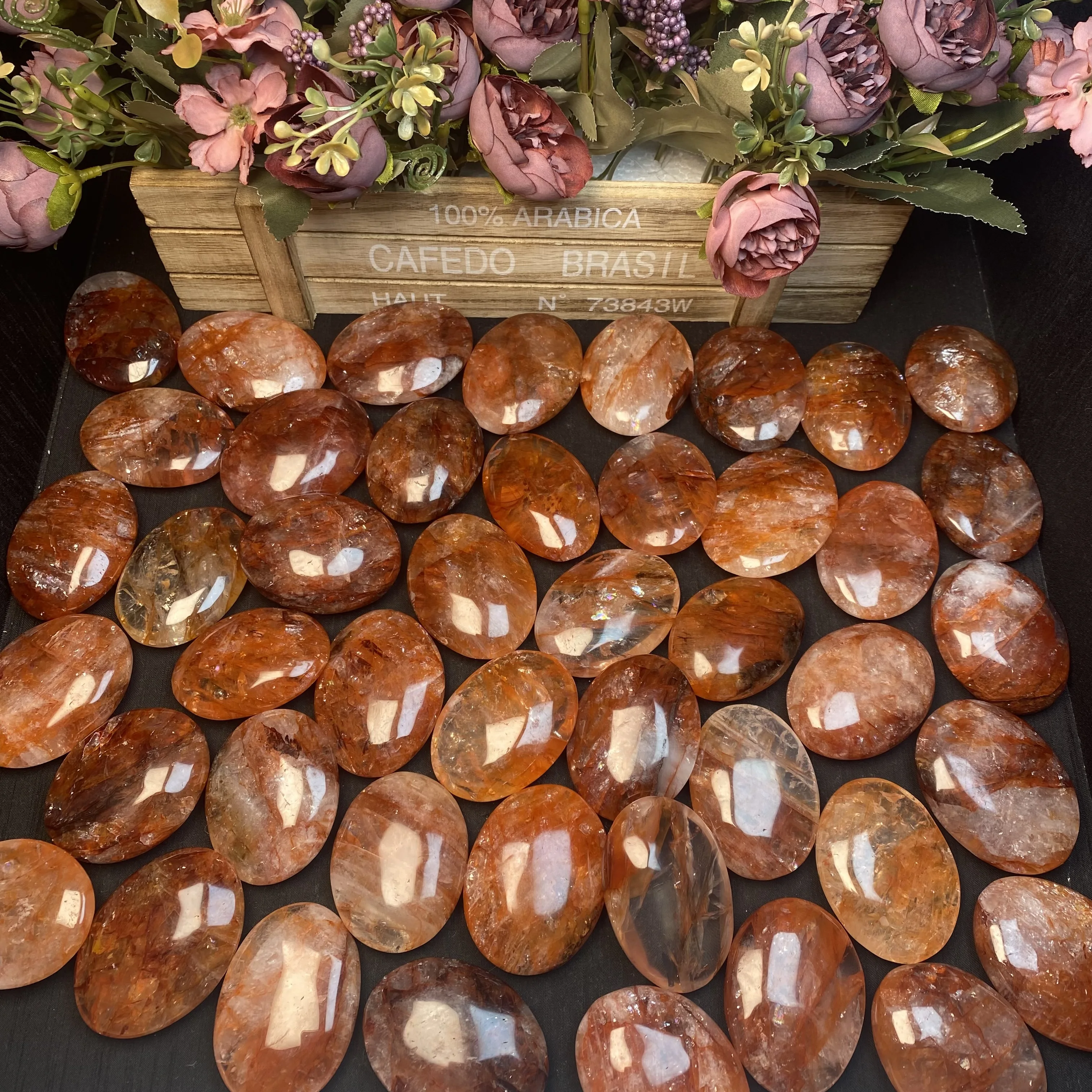 Kindfull Wholesale Natural Crystal Stone Red Fire Quartz Hematoid Palmstone For Decoration
Kindfull Wholesale Natural Crystal Stone Red Fire Quartz Hematoid Palmstone For Decoration