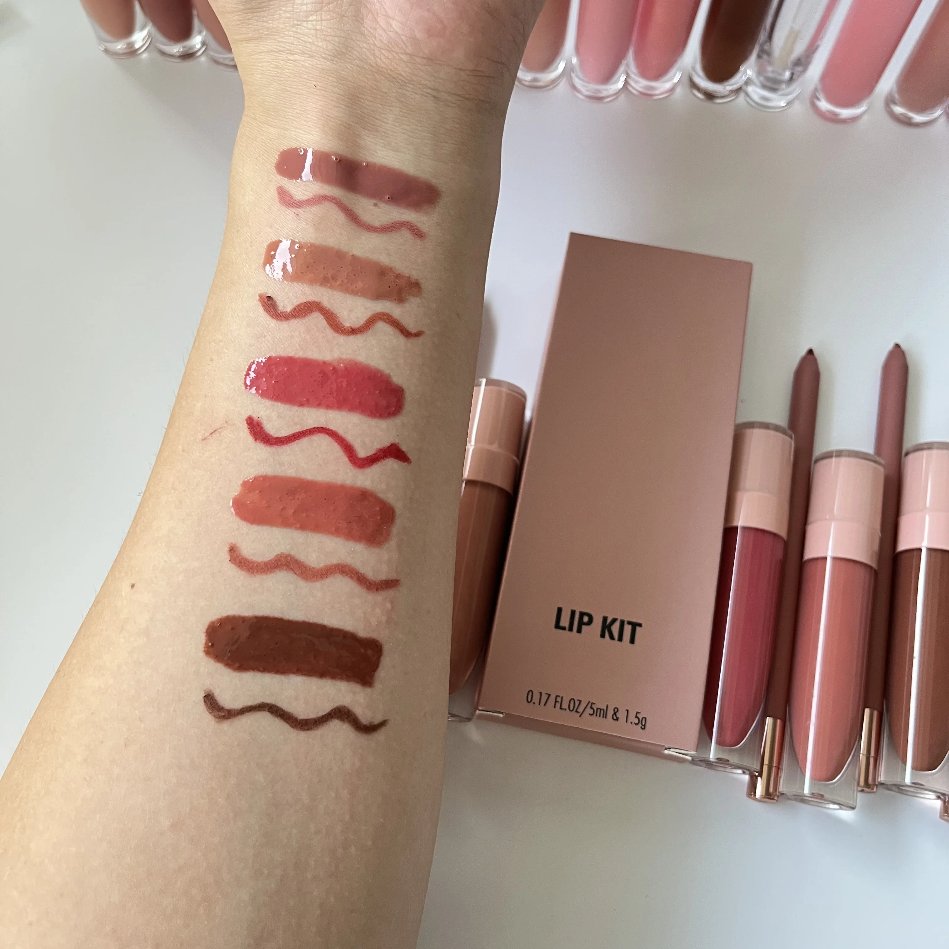 Wholesale popular lip kit box tubes liner with glitter nude lip gloss kit private label
Wholesale popular lip kit box tubes liner with glitter nude lip gloss kit private label