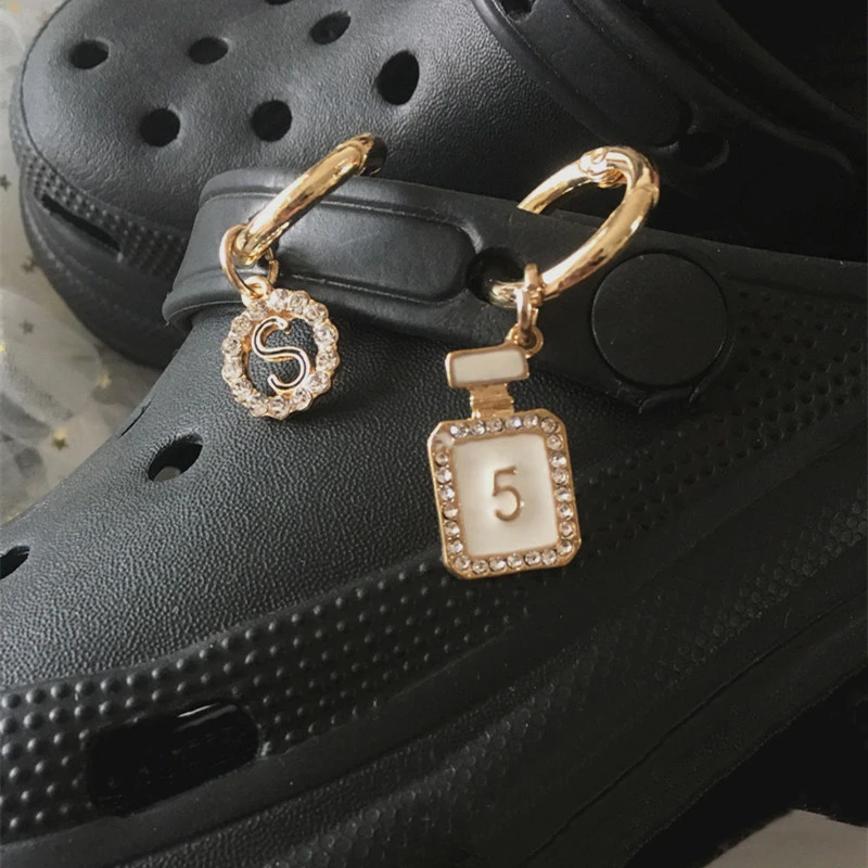 Luxury Punk Croc Charms Fashion Ring DIY Shoe Chain Decorations Girls All-match Metal Clogs Trendy Hot Sale Shoes Accessories
Luxury Punk Croc Charms Fashion Ring DIY Shoe Chain Decorations Girls All-match Metal Clogs Trendy Hot Sale Shoes Accessories