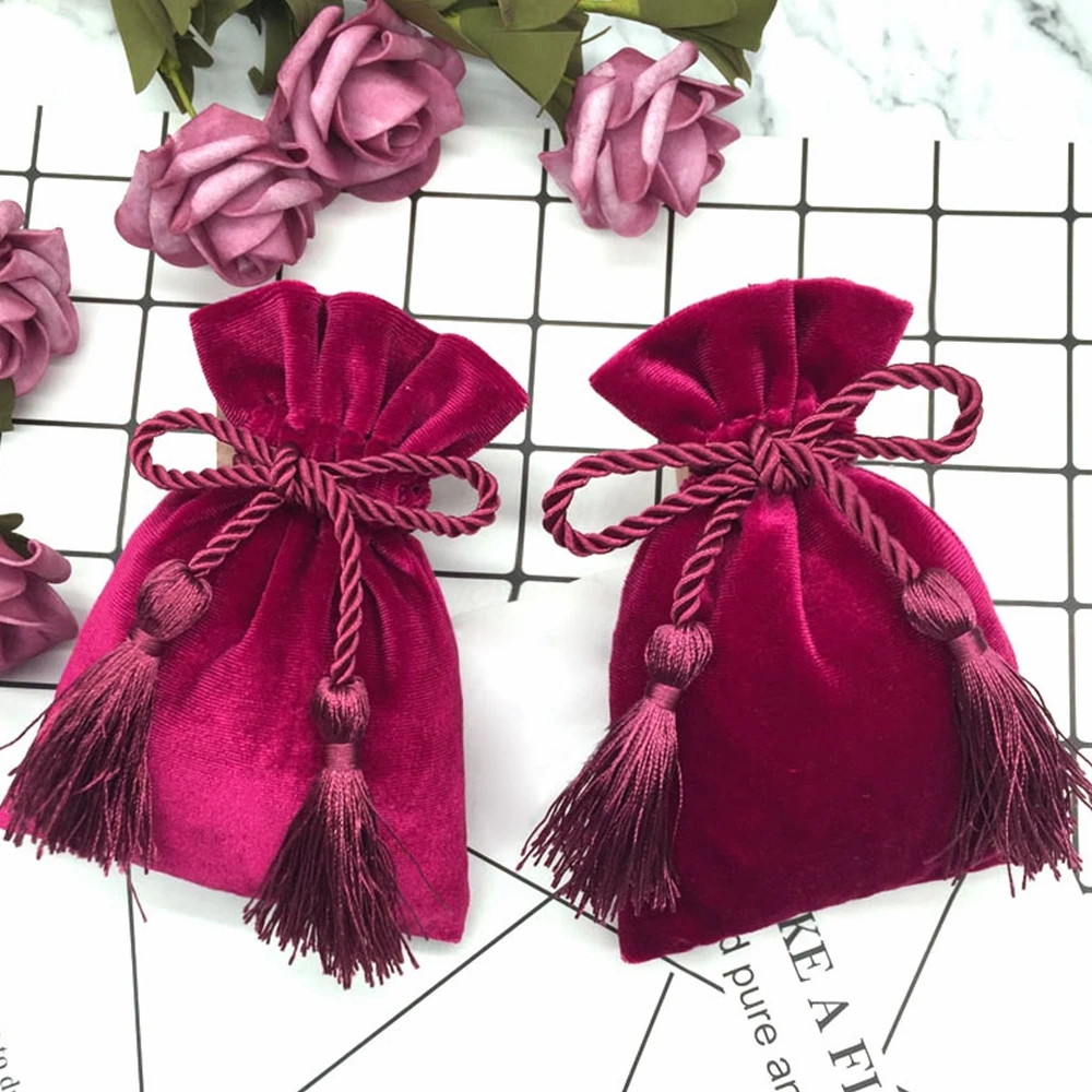 Luxury mini red velvet drawstring pouch with tassel with custom logo, Customized colour
Luxury mini red velvet drawstring pouch with tassel with custom logo, Customized colour