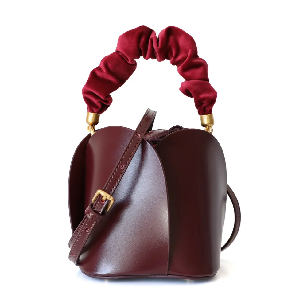 Trendy design crossbody genuine leather bags flower shape bucket bag handbags custom logo shoulder bags women handbags lady 2021, Black,brown,red,green
Trendy design crossbody genuine leather bags flower shape bucket bag handbags custom logo shoulder bags women handbags lady 2021, Black,brown,red,green