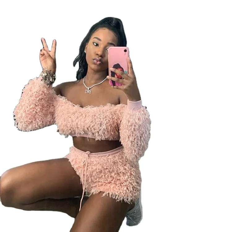 Foma DZT1377 Drop shipping off shoulder fur crop top and shorts two piece casual set
Foma DZT1377 Drop shipping off shoulder fur crop top and shorts two piece casual set