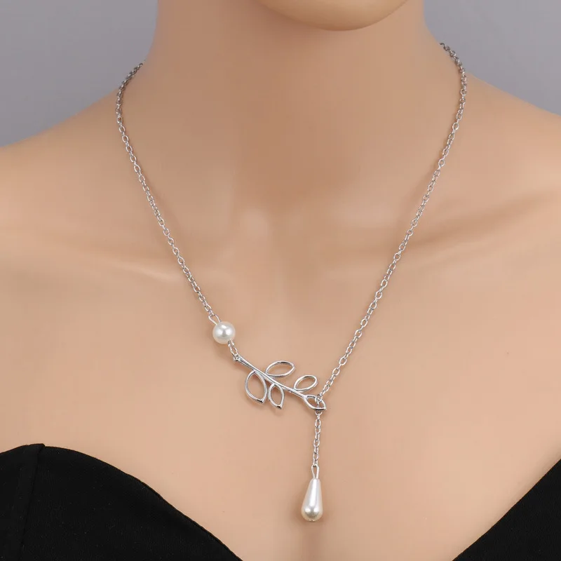 00098-2 European and American new fashion personality luxury leaf pearl Water Drop Necklace
00098-2 European and American new fashion personality luxury leaf pearl Water Drop Necklace
